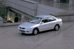 Mitsubishi Lancer Sedans 1996 - 2001 foto 1