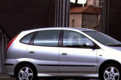 Nissan Almera Tino Minivens 2000 - 2003 foto 1