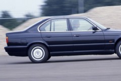 BMW 5 sērija E34 Sedans 1988 - 1995 foto 6