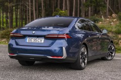 BMW 5 sērija G60 Sedans 2023 - foto 4